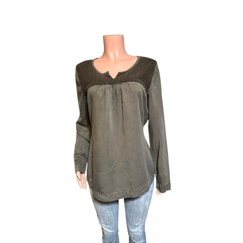 olive green long-sleeve women's blouse with a V-neck and crochet detailing M